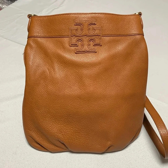 TORY BURCH Women’s Purse, great condition. Slight color transfer on the back. - Picture 1 of 6